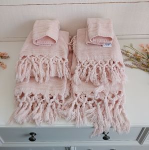 Set of Serena & Lily Healdsburg Pink Sand Hand Towels & Washcloths